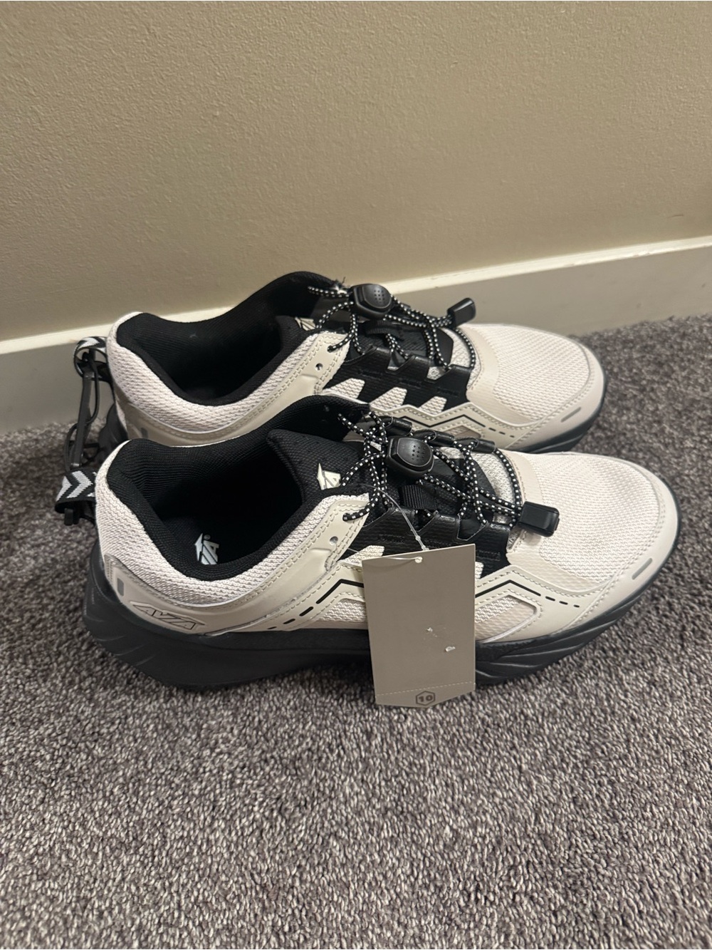 Avia Men's White and Black Athletic Sneakers. Size 10. Brand New